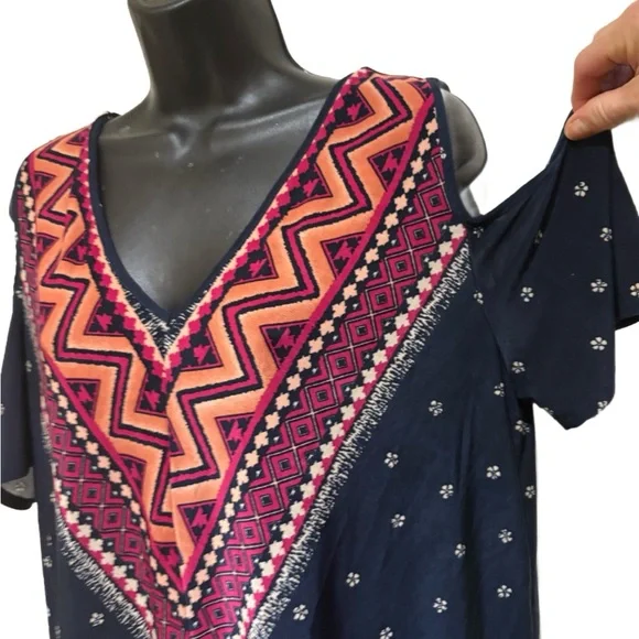 Women's V-Neck Cold Shoulder Blouse - Navy and Pink - Picture 5 of 6